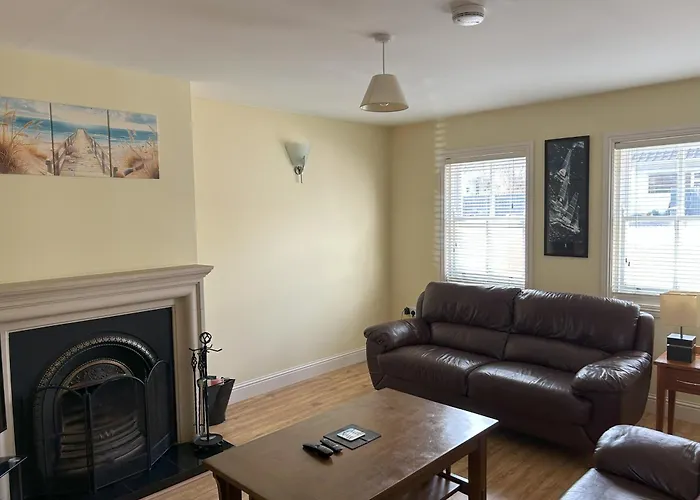 Number 2 Bank House * Schull