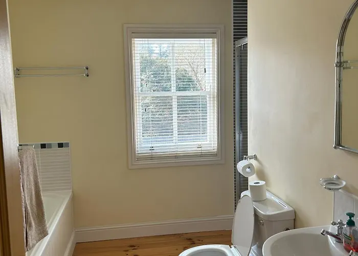 Number 2 Bank House *