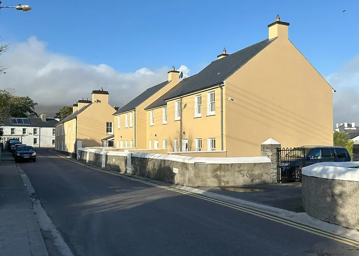 Number 2 Bank House * Schull